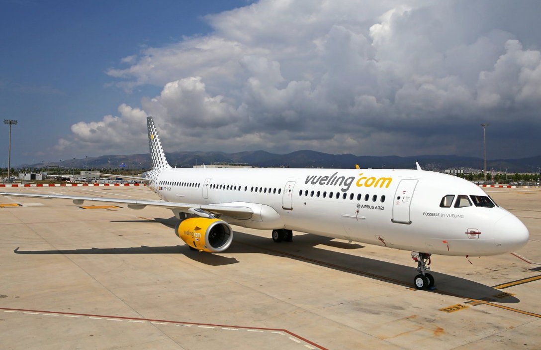 Vueling caccia 50 ragazzi ebrei da un volo: cantavano. La politica, invece, è muta