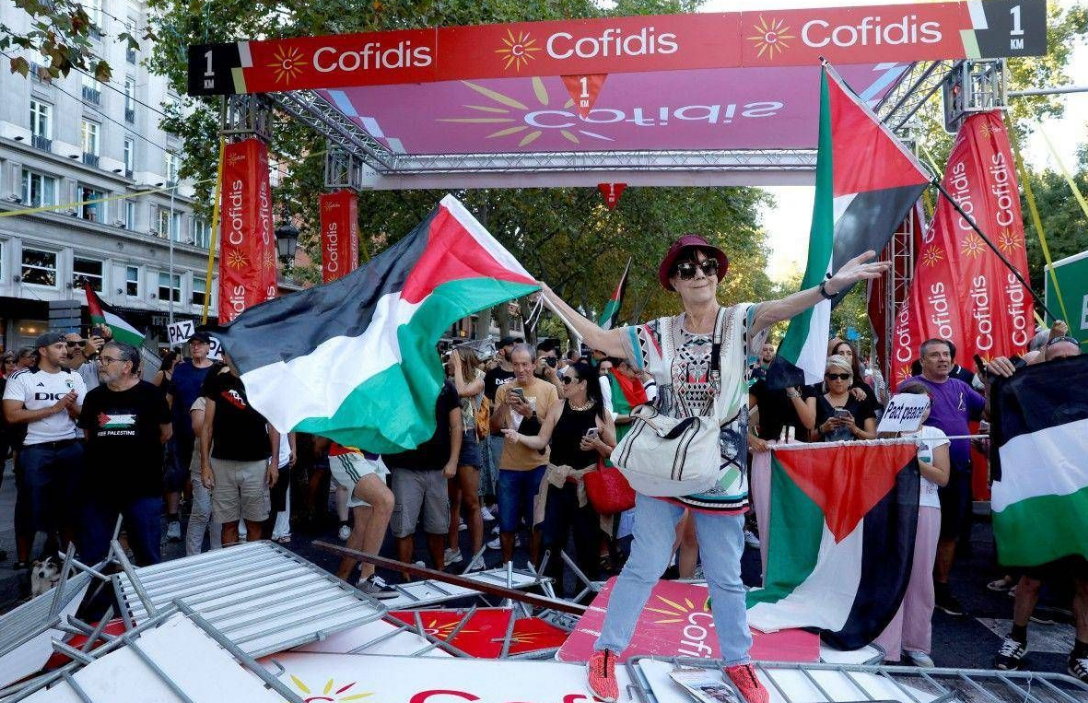 “No pasarán”: dalle piazze antifasciste alla nuova bandiera di Hamas