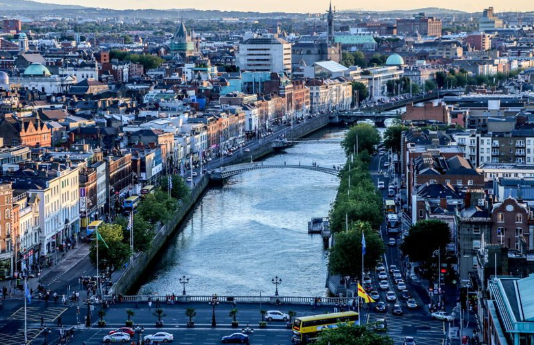 L’Irlanda frena sull’odio: quando il business vale più dell’ideologia