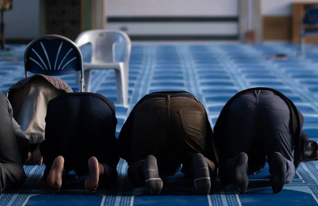 Quando la fede diventa programma politico, la democrazia smette di essere di tutti