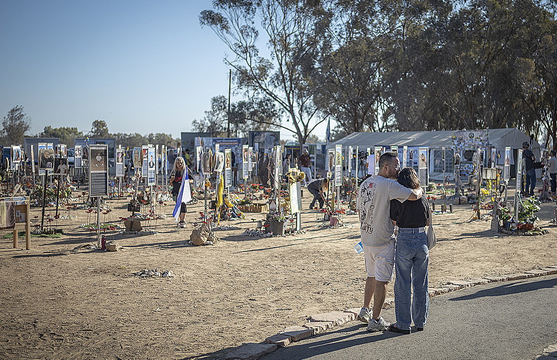 7 Ottobre – Il giorno in cui l’umanità si è spenta per un istante