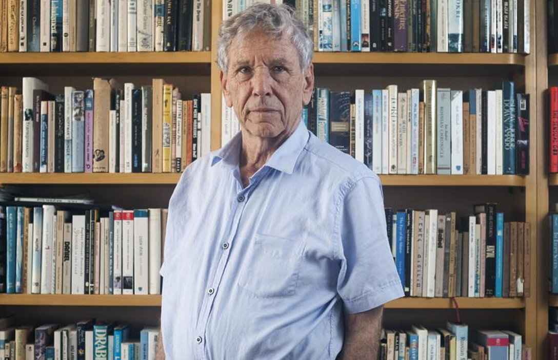 Amos Oz