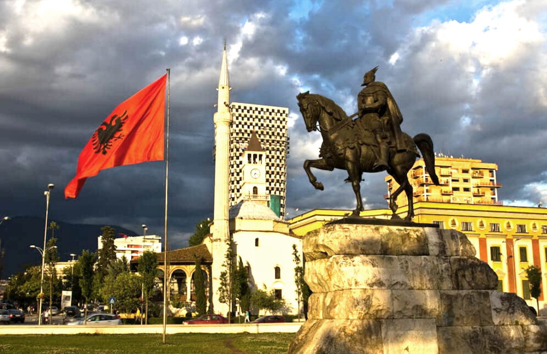 Il Punto. Albania, tra stabilità di facciata e fragilità strutturali