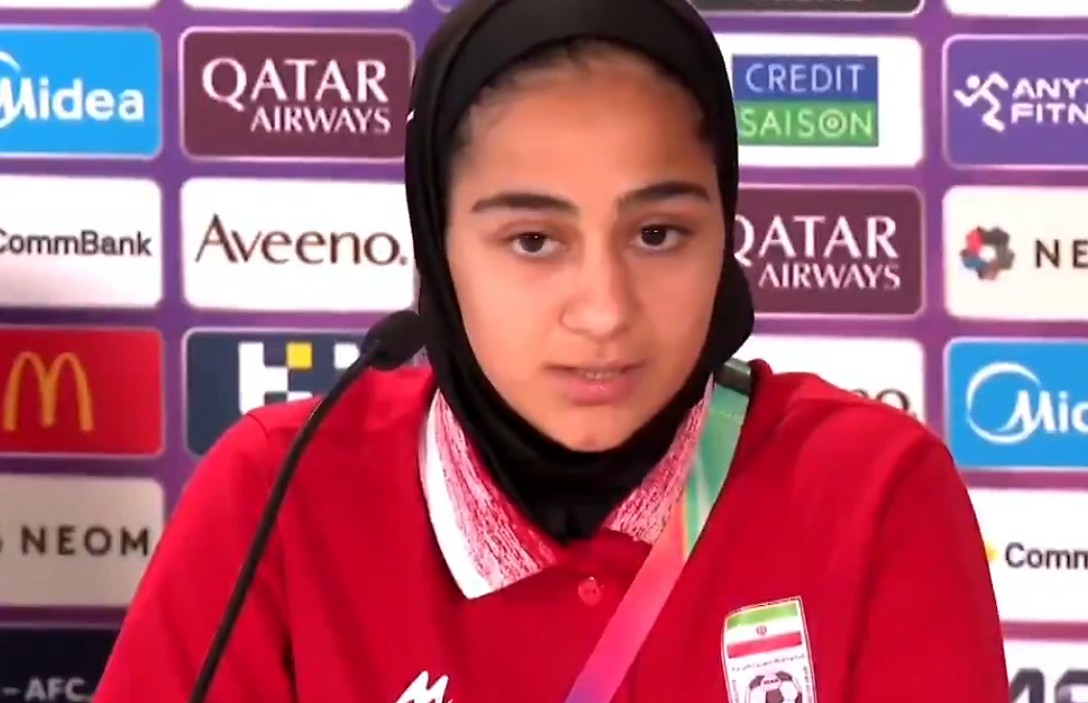 Le lacrime di Sarah Didar e il silenzio dell’inno