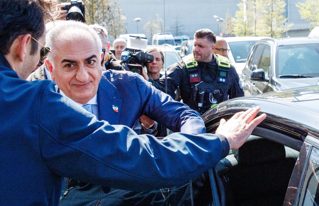 Attacco allo Shah attivista, imbrattato da un rampollo del regime