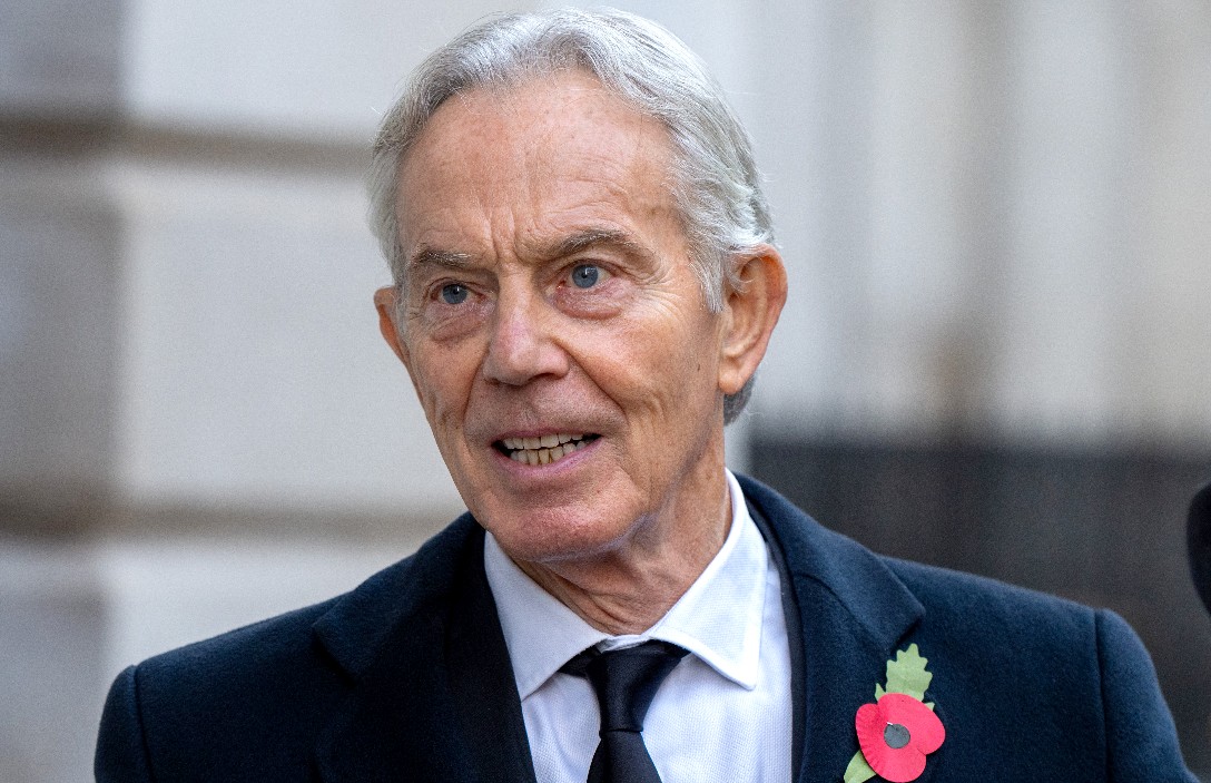 Blair rompe il tabù su Gaza: l’antisemitismo cresce, la politica esita