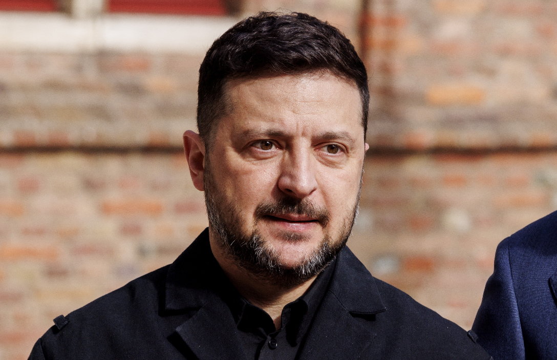Ucraina, Zelensky firma la legge contro l’antisemitismo