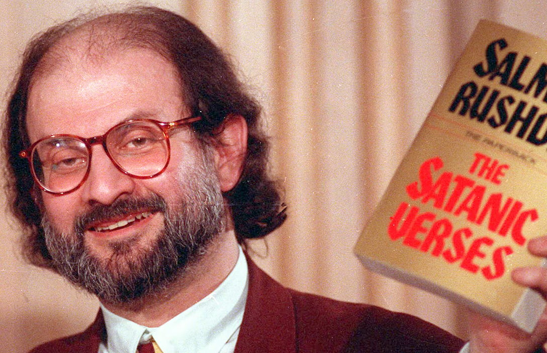 L’ombra della fatwa: Rushdie, i traduttori colpiti e la guerra contro la libertà di scrivere