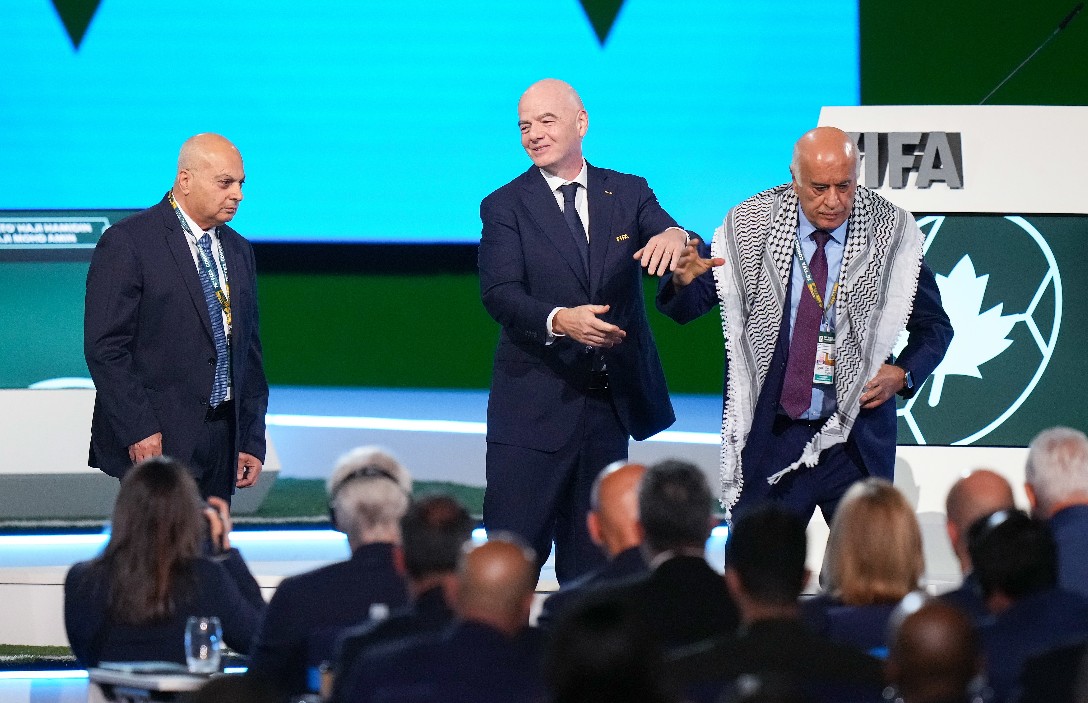 Congresso FIFA. Il palestinese Rajoub rifiuta la stretta di mano all'israeliano