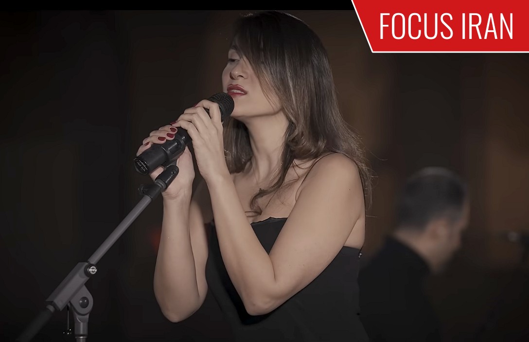 Iran, 74 frustate a una cantante senza hijab