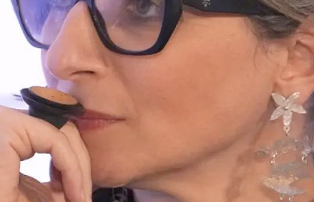 Francesca Albanese irride la madre di una vittima del 7 ottobre e riaccende le polemiche in Germania