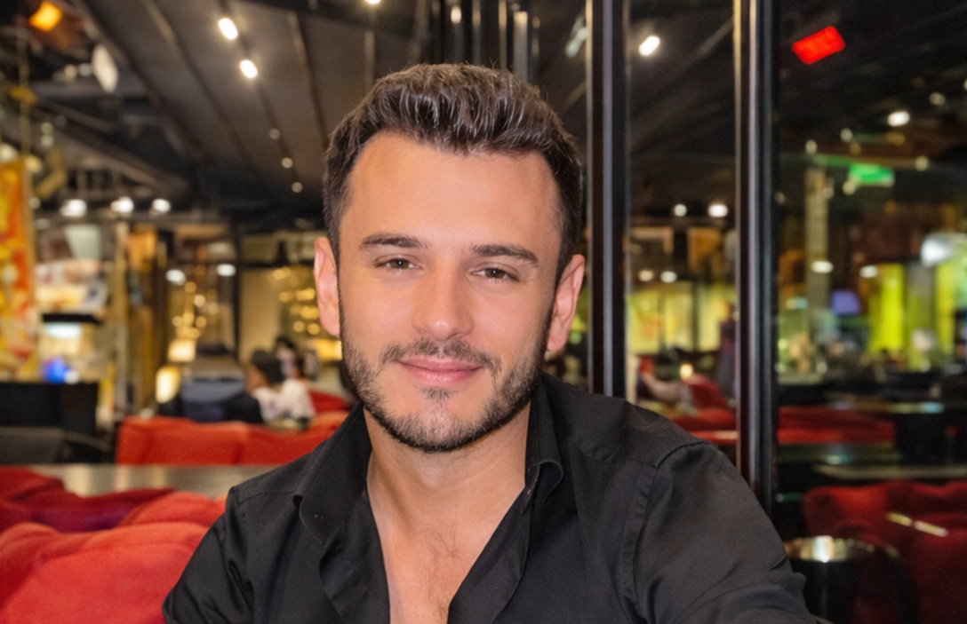 Il cantante turco che sfida le tensioni tra Ankara e Gerusalemme