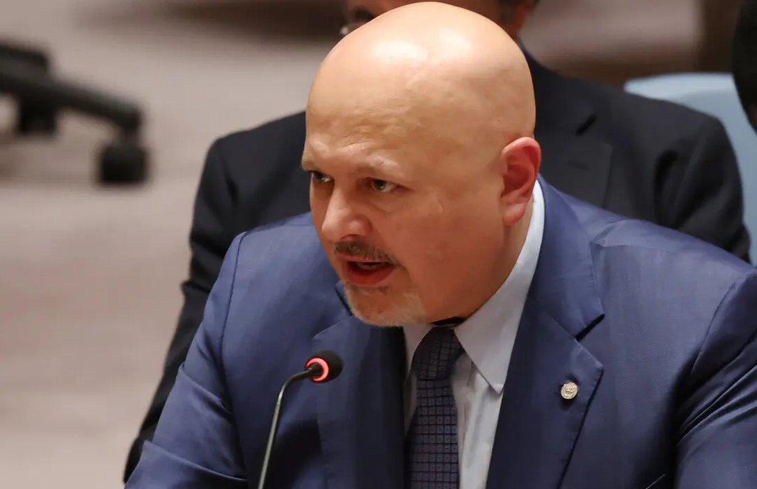 Karim Khan, la principale accusatrice rompe il silenzio